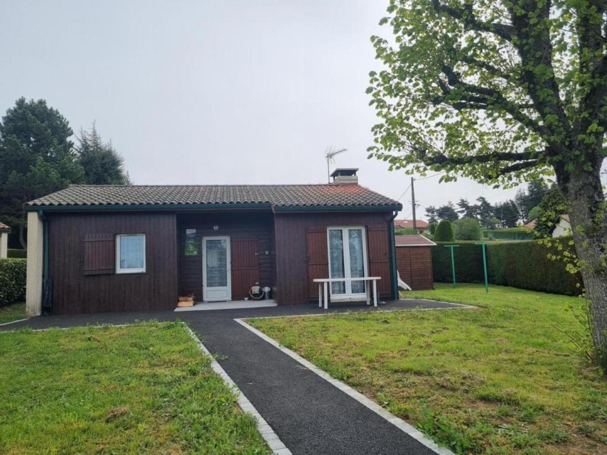 Gite Avec Cheminee, Terrasse Et Wifi - Animaux Acceptes - Fr-1-496-163 Usson-en-Forez Exterior photo